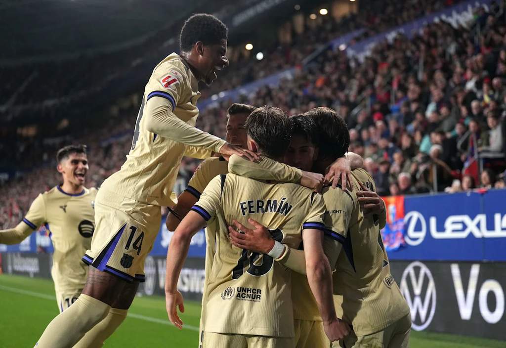 Penyerang Barcelona Ferran Torres melakukan selebrasi usai mencetak gol penting di Stadion Camp Nou.