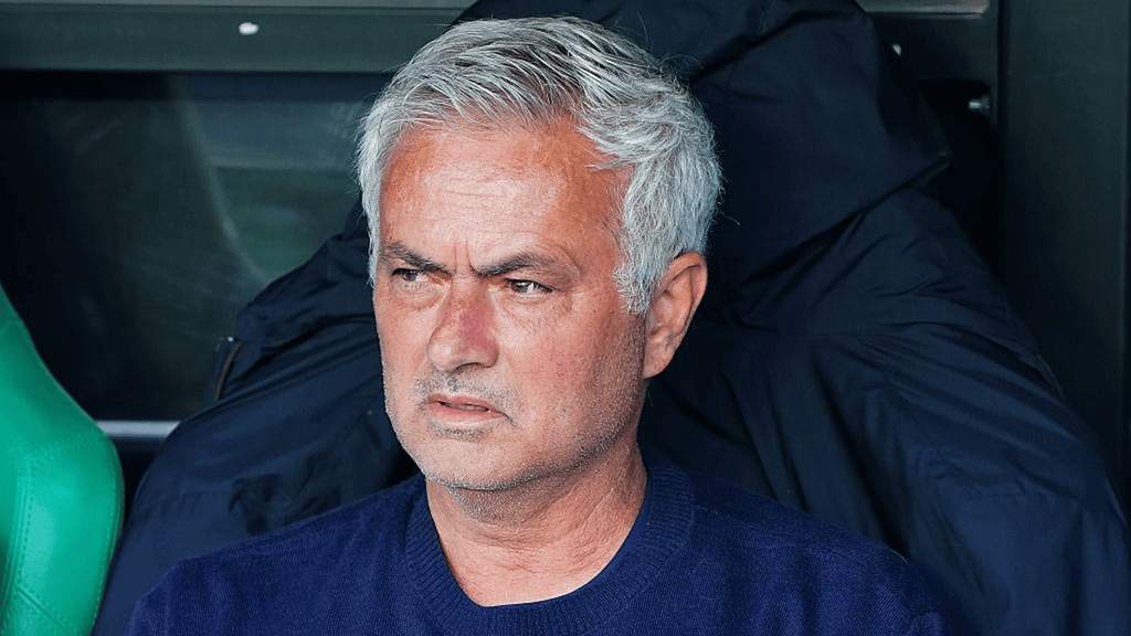 Penyerang Real Madrid Vinicius Junior sedang berlatih di bawah arahan pelatih Jose Mourinho dalam sesi pramusim di Valdebebas, Madrid.