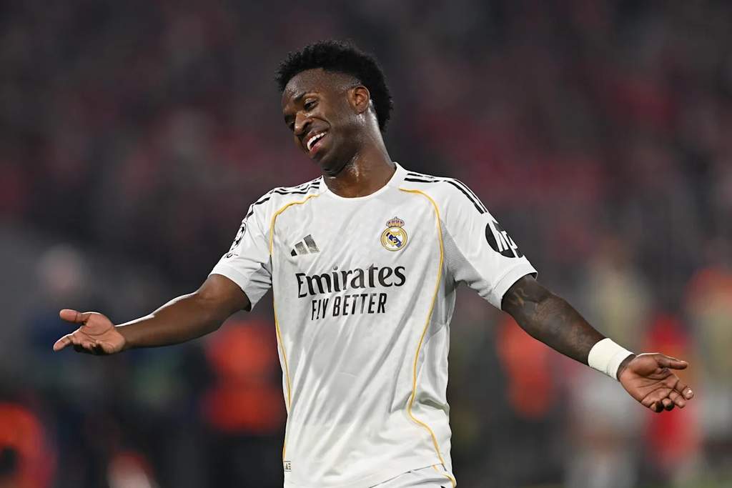 Penyerang sayap Real Madrid Vinicius Junior tampak fokus menjalani sesi latihan di pusat pelatihan Valdebebas di tengah spekulasi kepindahannya.
