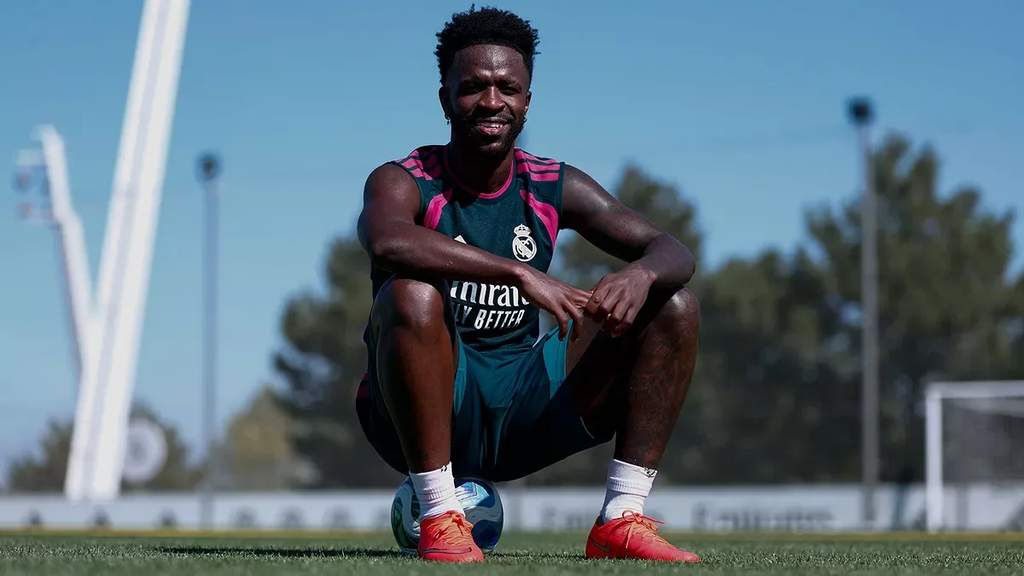 Pemain bintang Real Madrid Vinicius Junior sedang berlatih di pusat latihan Valdebebas di bawah arahan pelatih Jose Mourinho.